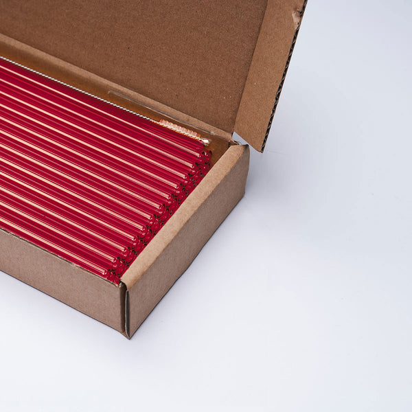 Im Set enthalten sind 50 Glastrinkhalme in Karminrot (20 cm, gerade) in einer sicheren Verpackung und eine Reinigungsbürste aus Nylon.