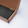 Im Set enthalten sind 50 Glastrinkhalme in Schwarz (15 cm, gerade) in einer sicheren Verpackung und eine Reinigungsbürste aus Nylon.