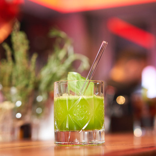 Mit 15 cm ist unser „kleiner Pimpf“ zwar der kleinste Trinkhalm, aber trotzdem vielseitig einsetzbar! Er eignet sich perfekt für kleine Gläser, Tumbler, Martini- oder Weingläser - oder auch zum Schlürfen einer leckeren Suppe! Produktmaße Länge: 15 cm Durchmesser: 8 mm